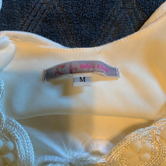 Julie’s Closet White Blouse - Picture 2 of 2